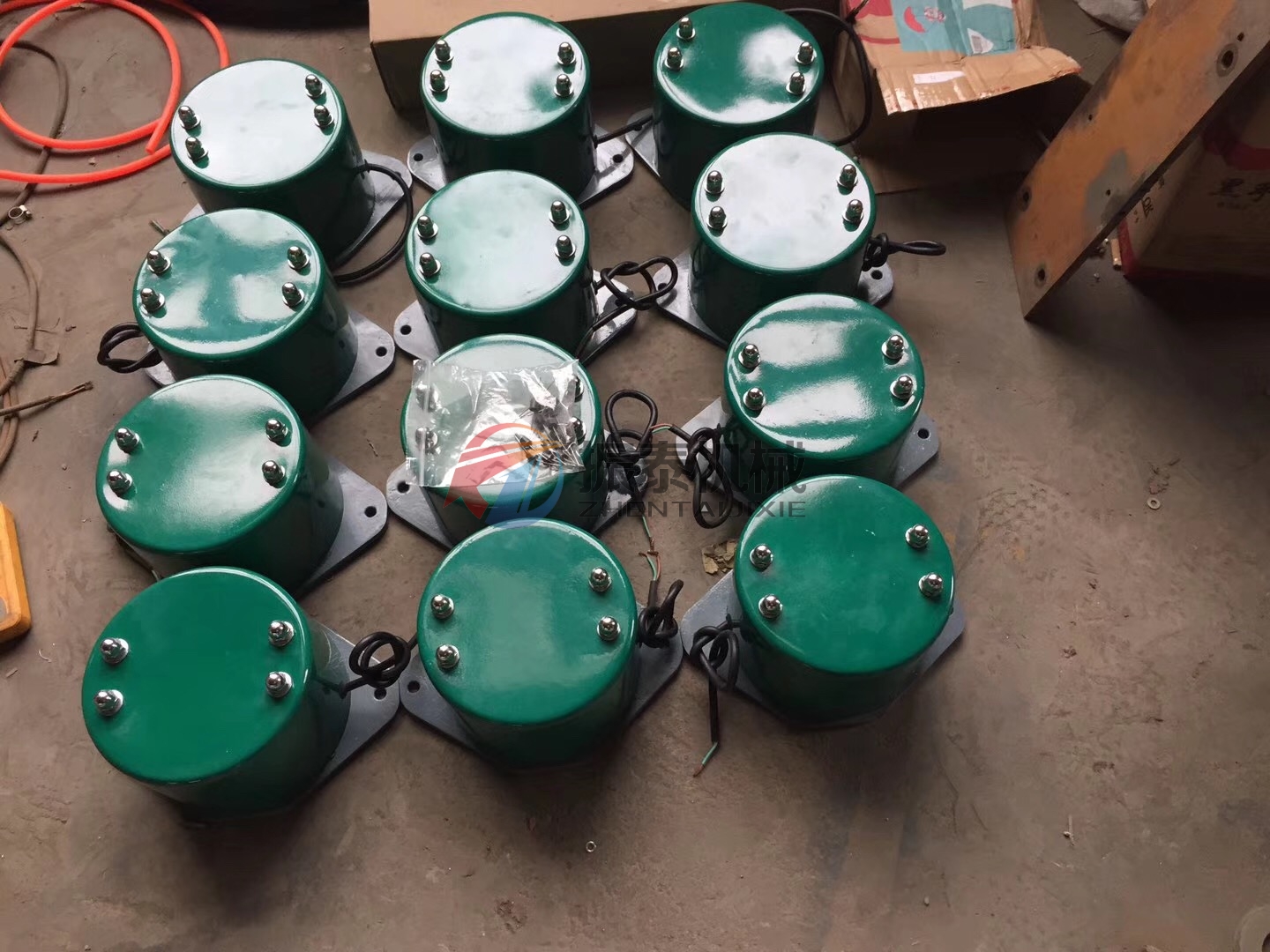 CZ100電磁震動器